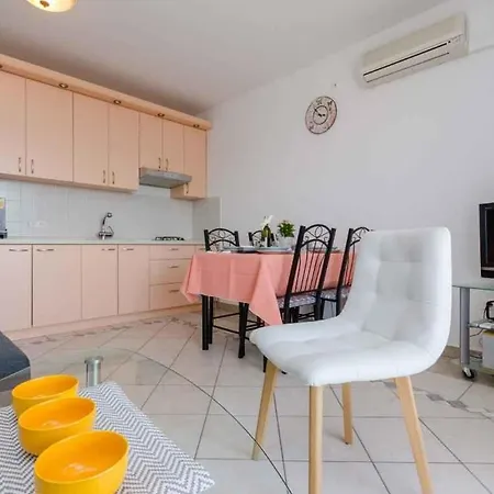 In 39220 * Crikvenica